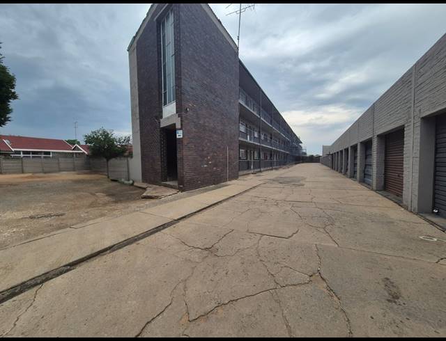 2 BEDROOM FLAT FOR SALE IN THREE RIVERS